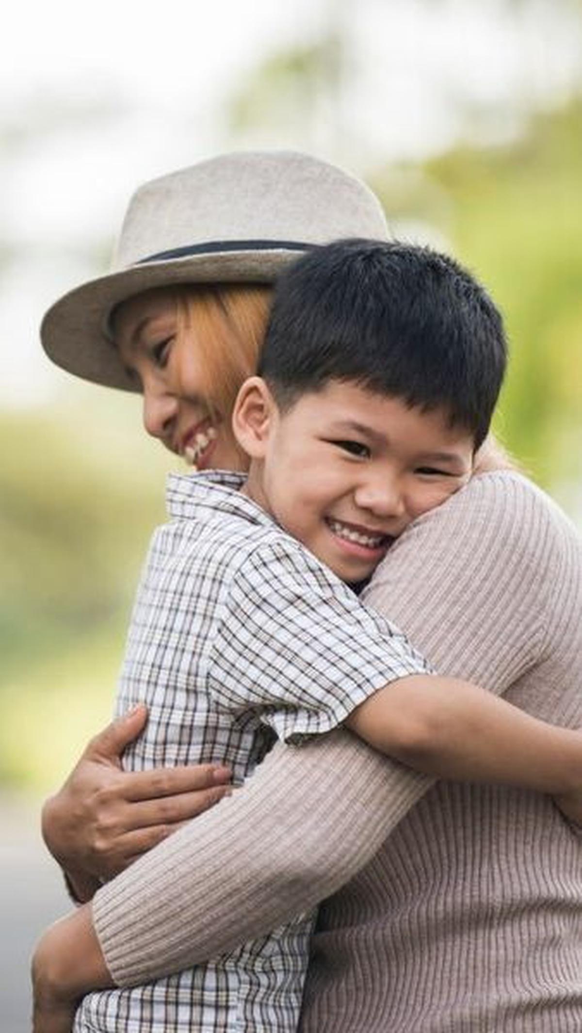 Dalam menghadapi tantangan ini, kerjasama antara orang tua, dokter, dan terapis adalah kunci untuk membantu anak dengan ADHD atau keterlambatan bicara meraih potensinya yang penuh.&nbsp;