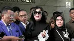 Saat mendatangi Bareskrim Polri kemarin, penyanyi Syahrini mengumbar janji bagi korban first travel. Apa isi janjinya?