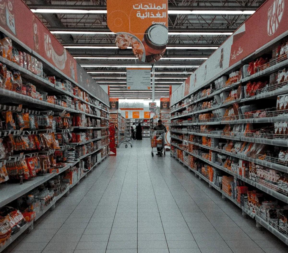 Masyarakat dunia beramai-ramai melakukan pemboikotan produk berasal dari Israel maupun yang memiliki hubungan dengannya.
