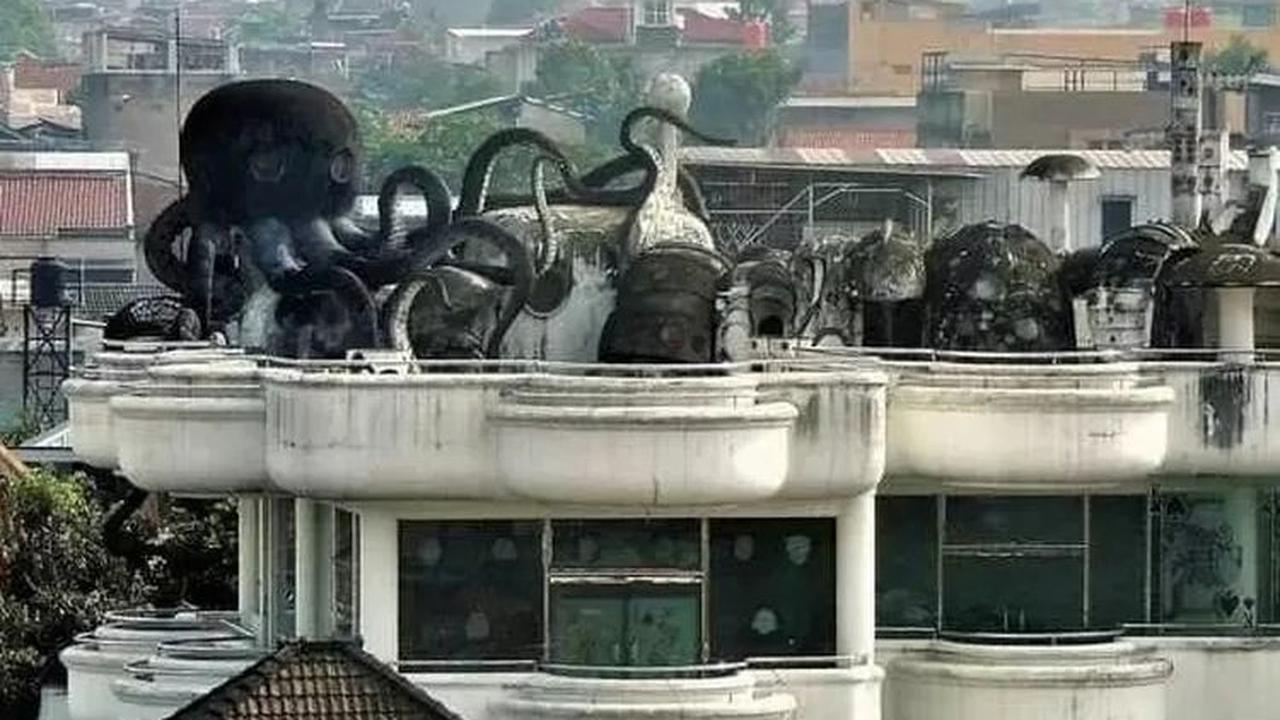 Karena dianggap memiliki nilai mistis tersendiri, rumah gurita ini juga sempat diangkat menjadi film. <br>