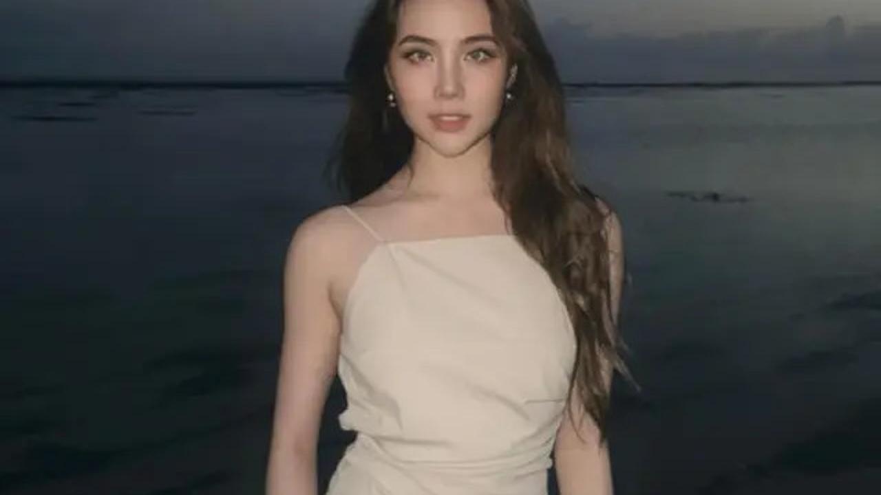 8 Gaya Agatha Chelsea Pakai Dress Panjang, Tampil Anggun dan Cantik Menawan