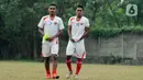 Ramdani Lestaluhu (kiri)) usai latihan di NYTC PSSI, Sawangan, Depok, Sabtu (31/10/2015). Macan Kemayoran meminjamkan pemain asal Tulehu tersebut ke PSS Sleman. (Liputan6.com/Helmi Fithriansyah)