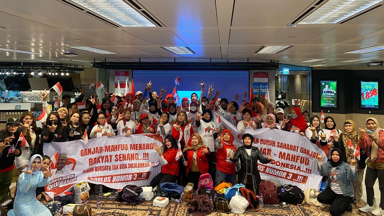 Ratusan Relawan Buruh Sahabat Ganjar Hong Kong dan Macau melakukan konsolidasi di Olympia Plaza King's Roads, Hong Kong pada Minggu, 28 Januari 2024. (Istimewa)