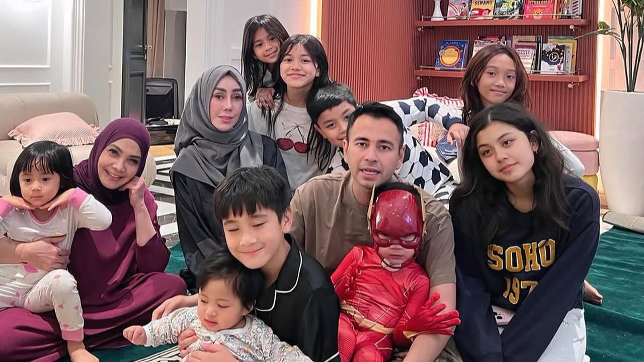 7 Momen Seru Rayyanza Sahur Pertama Pakai Outfit The Flash, Aksi Kocak Usai Sahur Bikin Semua Orang Terhibur