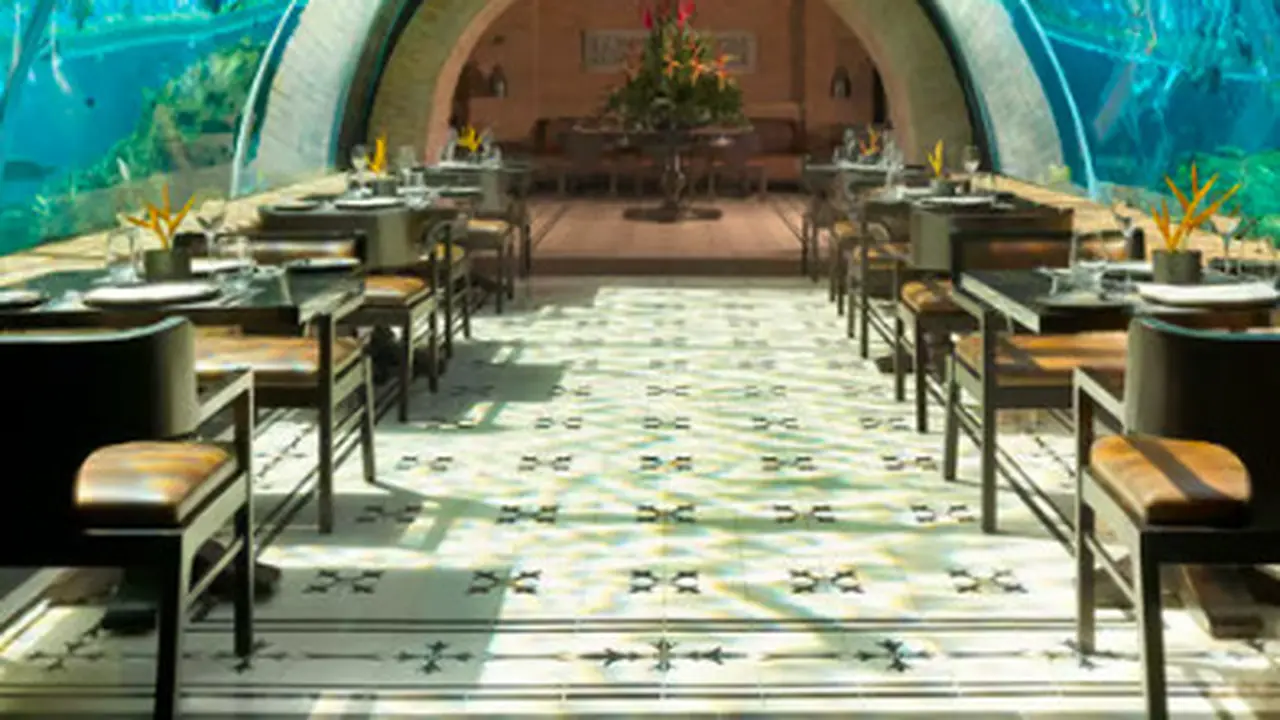 Restoran Akuarium Pertama di Bali Hadirkan Menu Baru dari Chef Michelin Star
