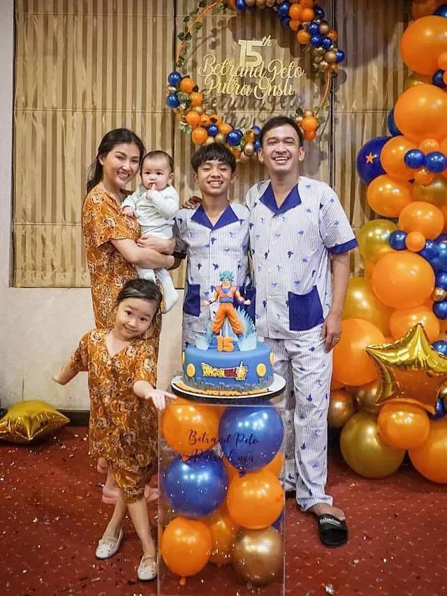 Momen perayaan ulang tahun Betrand Peto yang ke-15 Tahun