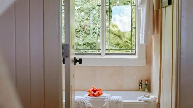 Trik Menjaga Kamar Mandi Selalu Wangi Segar, Bebas dari Bau Tak Sedap yang Mengganggu