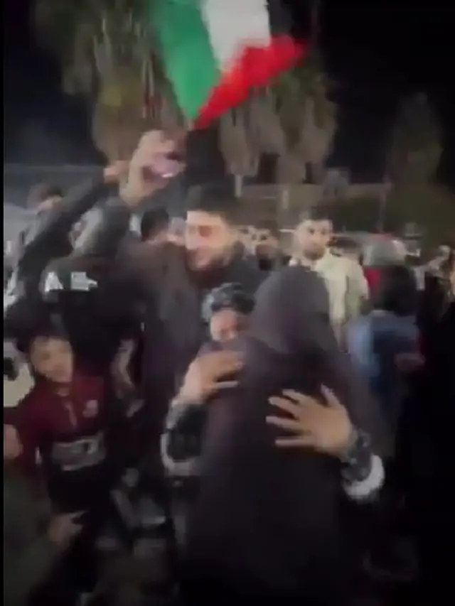 Reaksi Warga Palestina usai Pengumuman Genjatan Senjata antara Israel dan Hamas, Sujud Syukur Penuh Haru