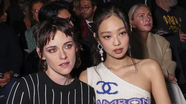 Kristen Stewart dan Jennie Blackpink. (Foto: Vianney Le Caer/Invision/AP)