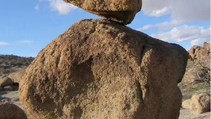 Terkagum-kagum Pada Batu di California yang Tak Goyah oleh Gempa