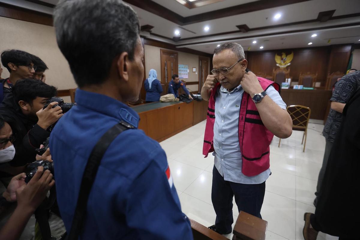 FOTO: Tiga Terdakwa Kasus  Korupsi Minyak Mentah  Dituntut Penjara 8 Tahun hingga 14 Tahun