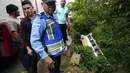Menurut pejabat polisi, bus yang membawa hampir 60 orang itu menabrak jembatan sebelum terjun ke sungai di dasar jurang sekitar 41 kilometer (25 mil) dari Tegucigalpa. (Johny MAGALLANES/AFP)
