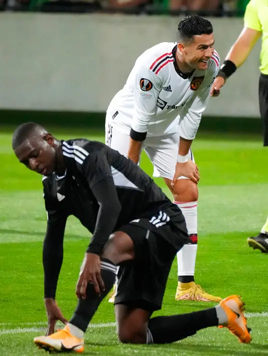 Ekspresi pemain Manchester United Cristiano Ronaldo saat melawan Sheriff Tiraspol pada pertandingan sepak bola Grup E Liga Europa di Stadion Zimbru, Chisinau, Moldova, 15 September 2022. Manchester United menang 2-0. (AP Photo/Sergei Grits)