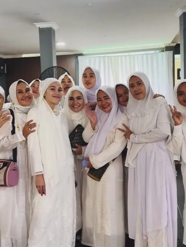 Sambut Ramadhan, Ini 7 Momen Ayu Ting Ting Gelar Pengajian di Rumah