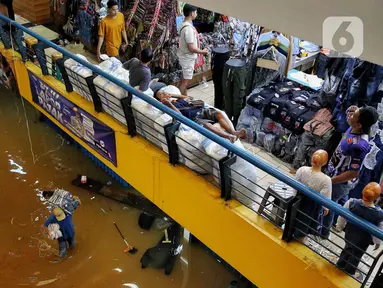 Aktivitas perdagangan di Pasar Cipulir, Jakarta, Selasa (4/3/2025). (Liputan6.com/Angga Yuniar)