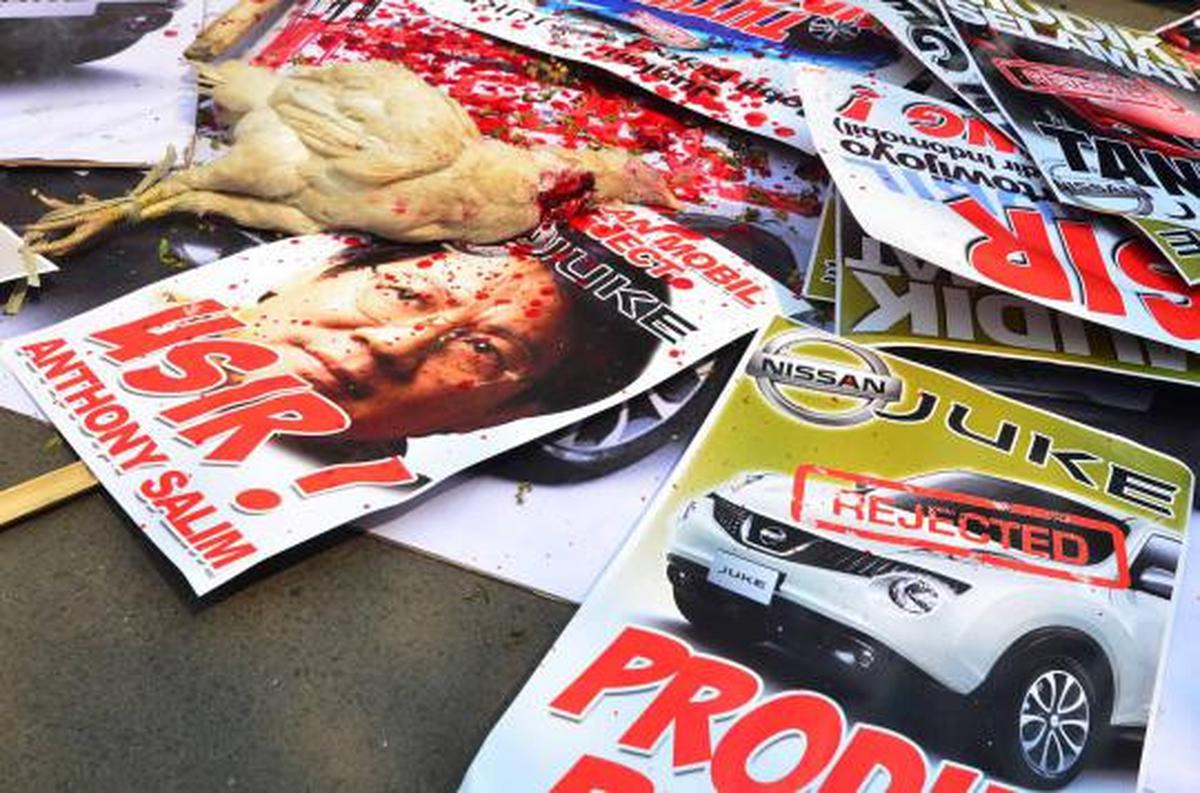 Protes Juke, massa gelar aksi potong ayam putih
