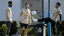 Posisi timnas Argentina terpaut delapan angka dengan pesaing terdekatnya, Ekuador, dengan menyisakan empat pertandingan lagi. (LUIS ROBAYO/AFP)
