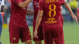 1. AS Roma - Warung pemain terbaik memang pantas disematkan oleh klub ibukota Italia. “AS Romart” begitu para Romanisti dunia memberikan julukan. (AFP/Kent Horner)