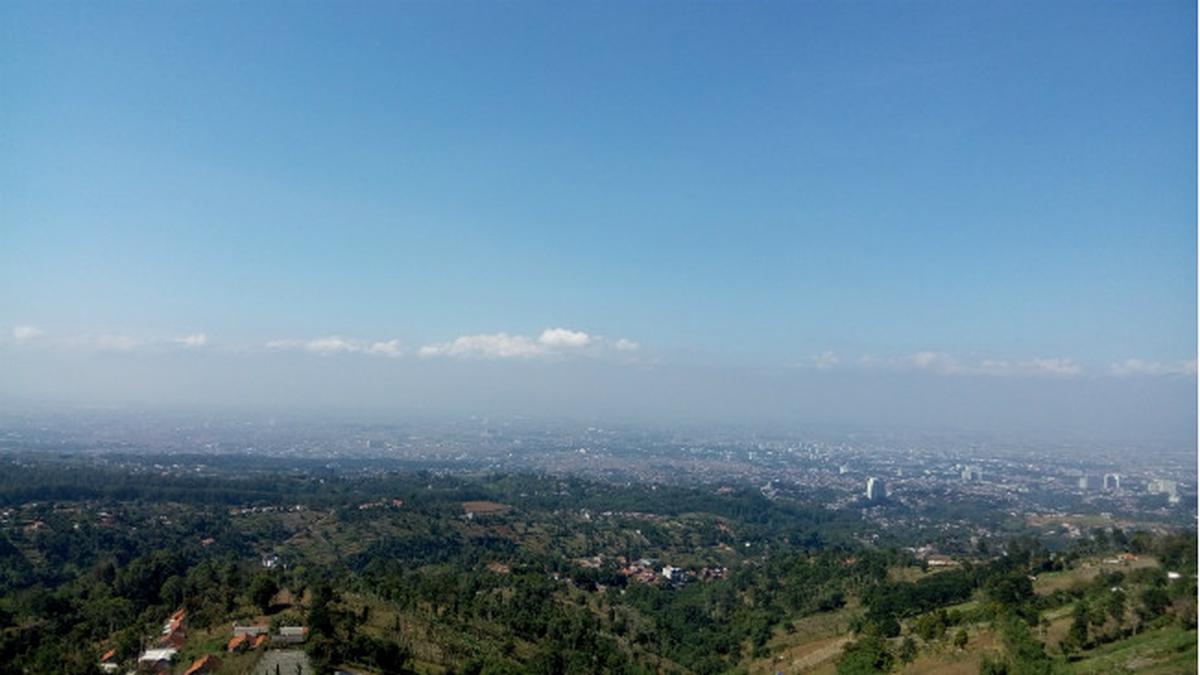 9 Rekomendasi Cafe View Alam di Lembang 2026, Suguhkan Panorama Pegunungan dan Hutan Pinus