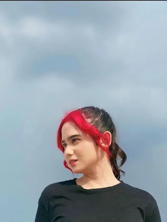 Tak ketinggalan netizen ikut menyetujui kecantikan Tissa Biani dengan penampilan barunya. Aura anak muda makin terpancar meski kini ia sudah beranjak dewasa. (Liputan6/com/IG/tissabiani).