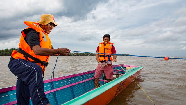 Cara Jitu Pertamina Hulu Mahakam Amankan Instalasi Produksi Sekaligus Bantu Nelayan