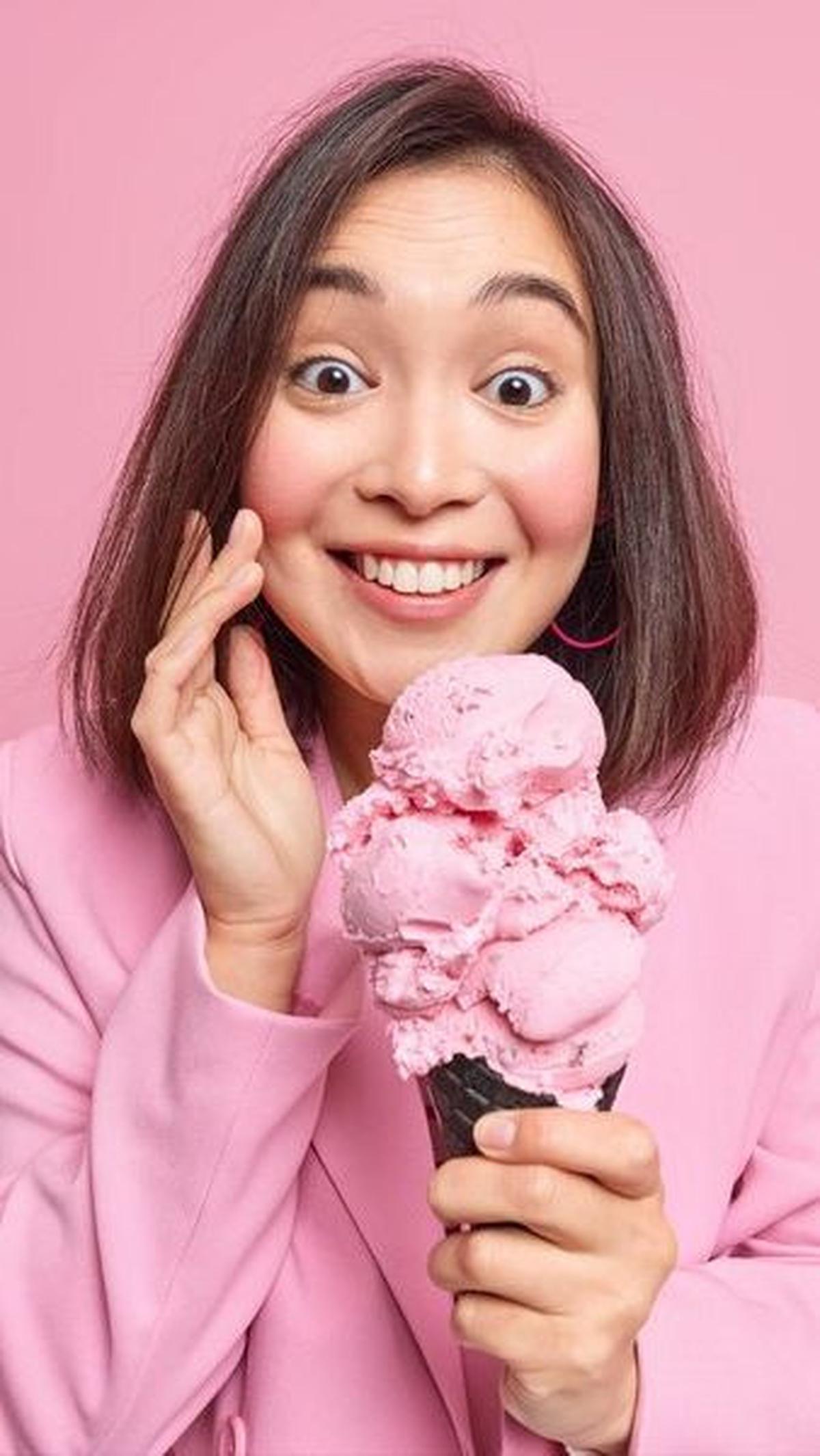 3.&nbsp;Yogurt: Sebagian merek yogurt di pasaran juga mengandung pewarna alami Karmin.