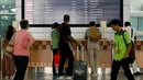 Sebelumnya, sejak Kamis (20/5) mulai pukul 22.30 WITA, Pusat Vulkanologi dan Mitigasi Bencana Geologi (PVMBG) Badan Geologi, Kementerian Energi dan Sumber Daya Mineral (ESDM) meningkatkan status Gunung Lewotobi Laki-laki di Nusa Tenggara Timur (NTT). (SONNY TUMBELAKA/AFP)