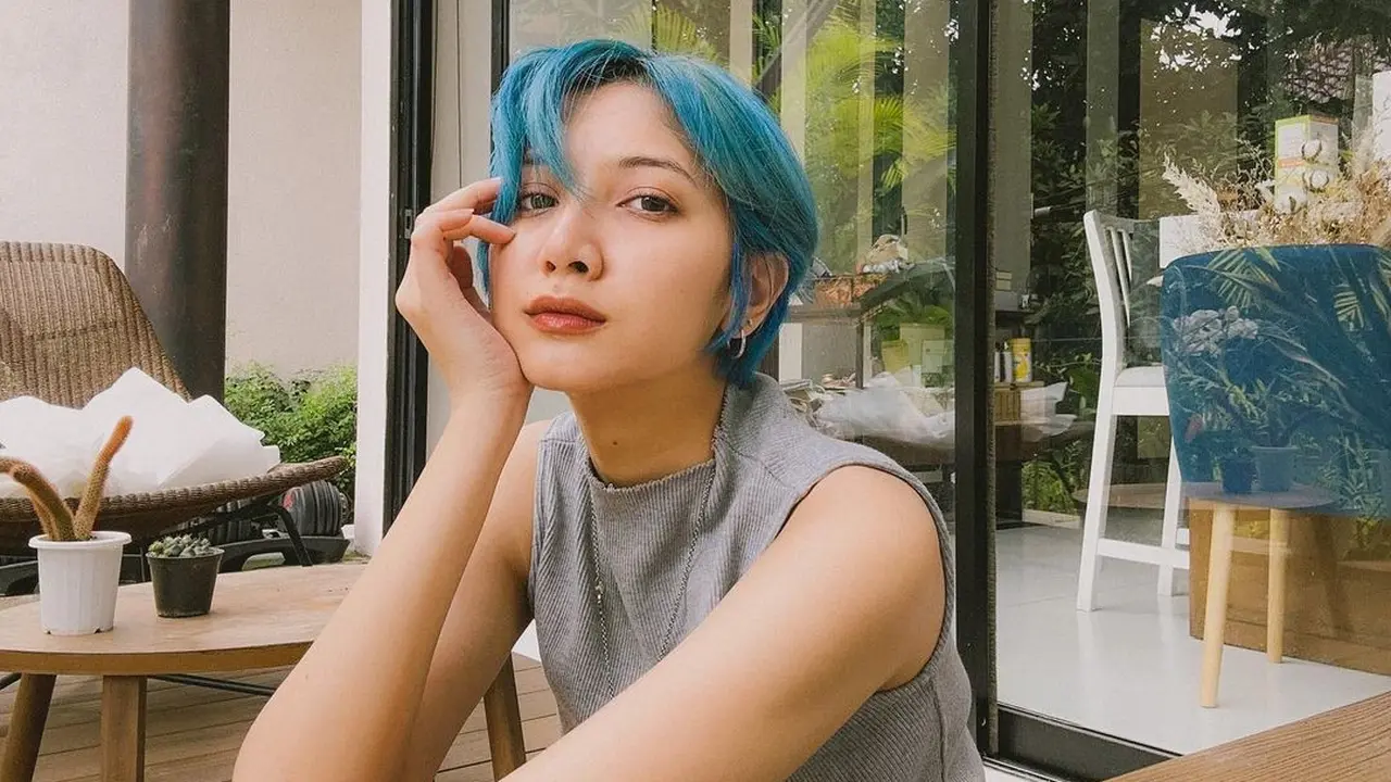 Rambut pendek artis
