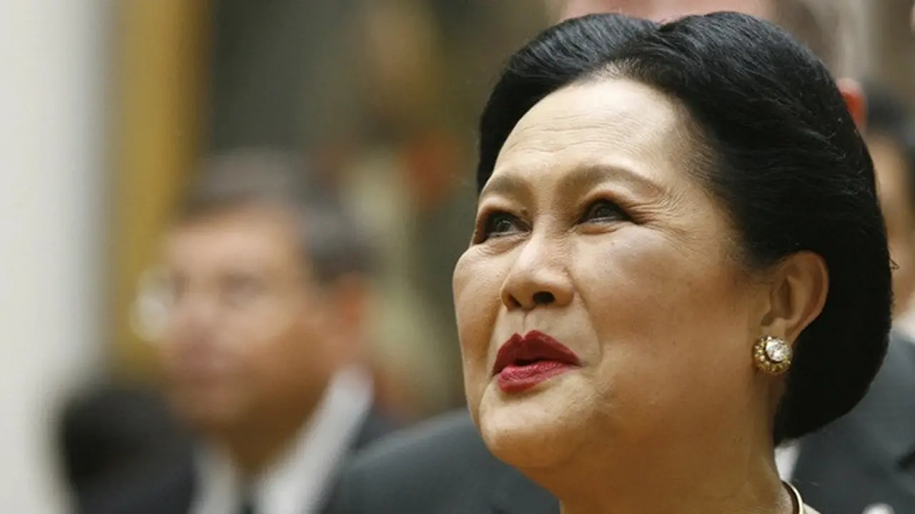 Ratu Sirikit, ibu dari Raja Thailand Maha Vajiralongkorn, diabadikan di Moskow, Rusia, pada 4 Juli 2007.