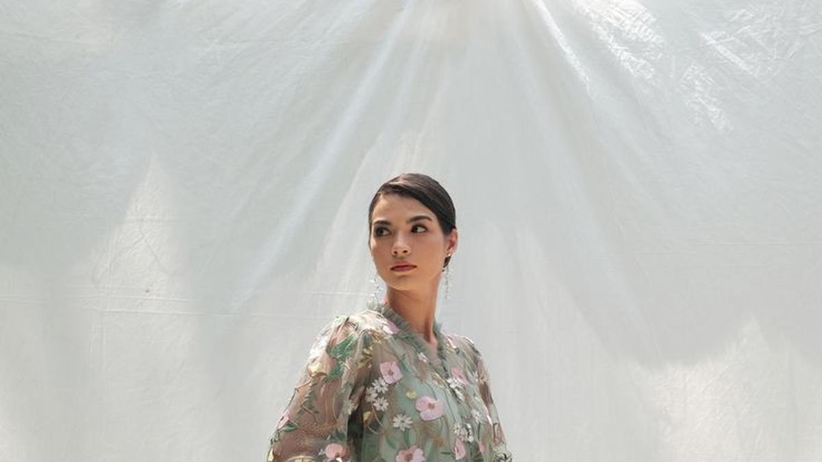 Asal Usul Baju Kurung: Simbol Tradisi yang Menjadi Ikon Fashion Indonesia