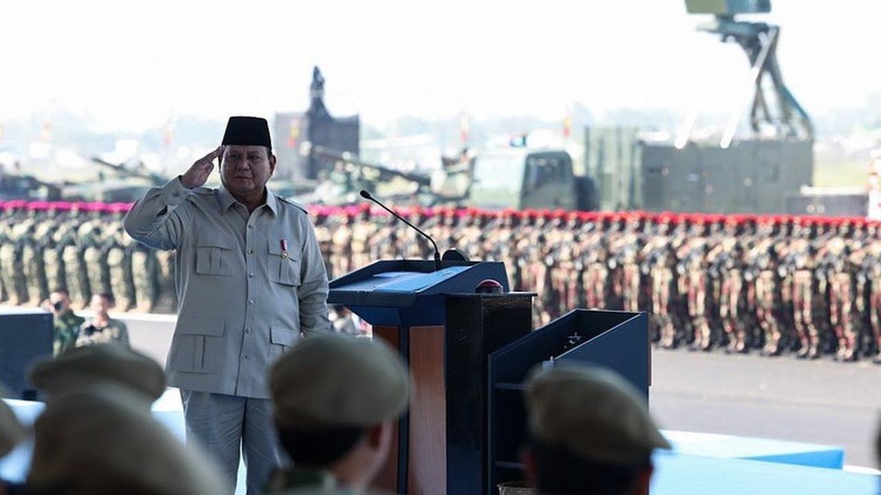 VIDEO: Adab Prabowo Hormat Putar Badan, Jiwa Bergetar Depan Ribuan Pasukan & Purnawirawan TNI