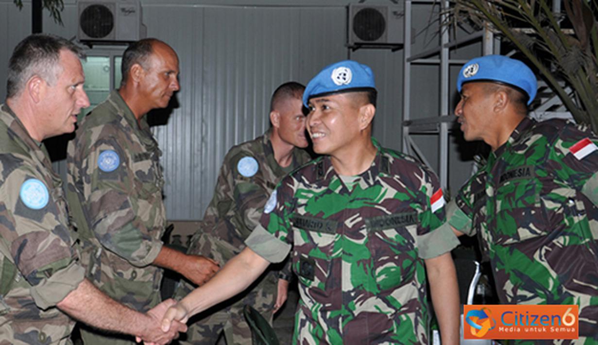 Citizen6, Lebanon: Komandan Konga XXIII-F/UNIFIL, Letkol Inf Suharto Sudarsono melakukan kunjungan ke Komandan FCR, di Markas FCR UNIFIL, Daerah Gandouriyah, Lebanon Selatan, Senin (6/8). (Pengirim: Badarudin Bakri).