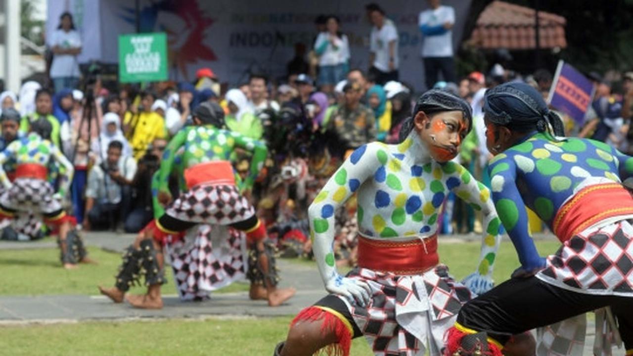 Kemeriahan peringatan Hari Perdamaian Dunia di Balai Kota Jakarta