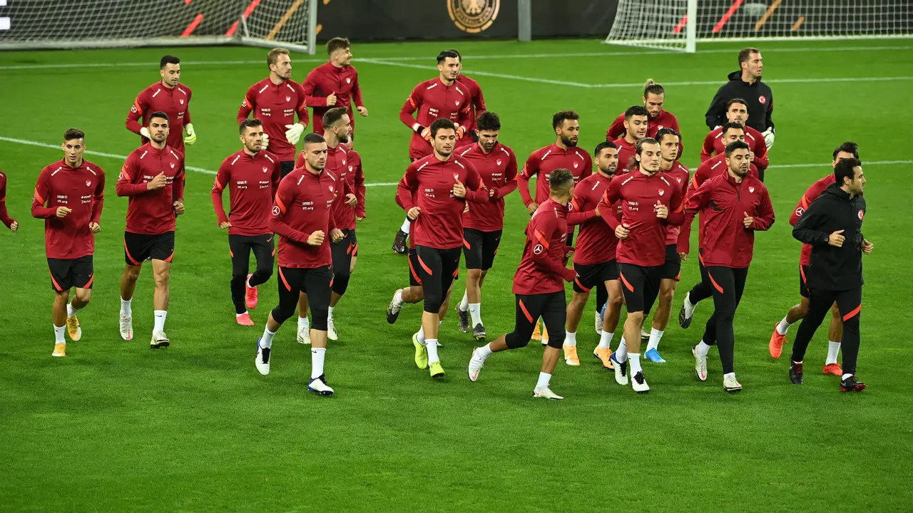 Lihat Latihan Turki Jelang Duel Melawan Jerman