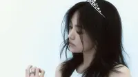 Song Hye Kyo dalam pemotretan Harper's Bazaar Korea. (Instagram.com/@kyo1122)