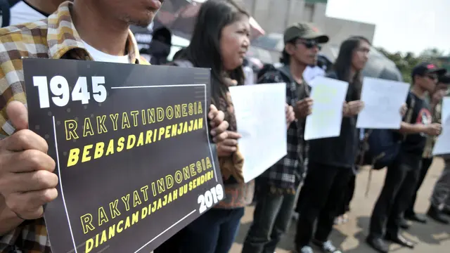Aksi Menolak Pengesahan UU KPK di DPR