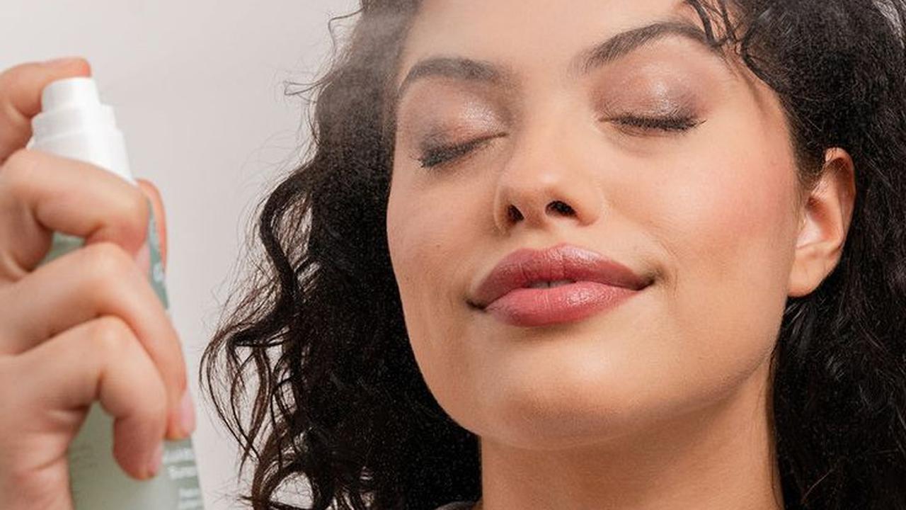 7 Tips Makeup Wanita Musim Dingin yang Bikin Wajah Tetap Glowing dan Tahan Lama!