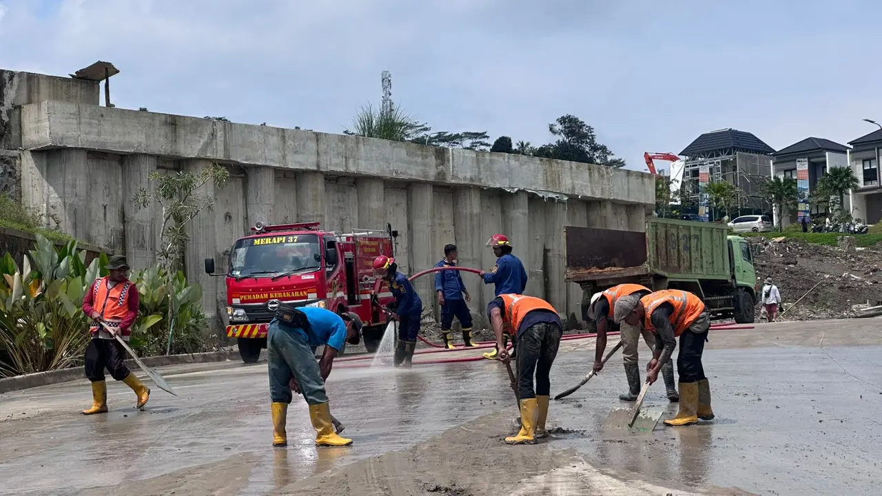 Sejumlah pihak terkait dari Pemkab Bogor melakukan sidak pantau kondisi lapangan pascabanjir yang terjadi pada Rabu 11 Februari 2026.
