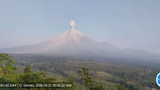 Semeru Erupsi 4 Kali Pagi Ini, Kolom Abu Capai 1,3 Kilometer