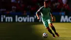 Cristiano Ronaldo mencatatkan namanya dalam jajaran pemain termuda yang mencetak gol pada piala Eropa 2004 saat Portugal kalah dari Yunani 1-2 dengan rentang usia 19 tahun 129 hari. (REUTERS/Jason Cairnduff)  