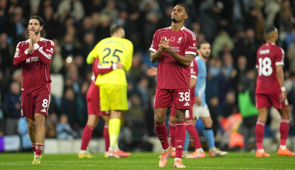 Liverpool kembali menelan pil pahit di Liga Inggris musim 2025/2026 setelah kalah dari Manchester City pada Minggu (09/11/2025) waktu setempat. (AP Photo/Jon Super)