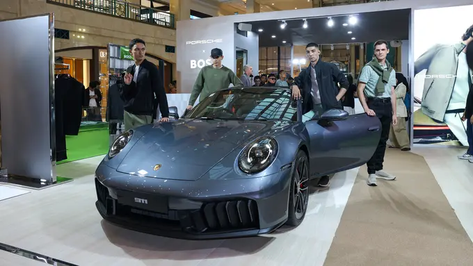 Gaya Maskulin dan Sleek di Koleksi Kolaborasi Porsche X BOSS, Terinspirasi dari Mobil Sport 1970-an Edisi Terbatas