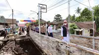 Bupati Banyuwangi Ipuk Fiestiandani Tinjau jembatan darurat di Kecamatan Kalibaru (Istimewa)