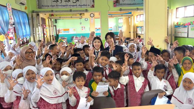 Mischka Aoki (15) dan Devon Kei Enzo (13),di SD 3 Muhammadyah Denpasar Bali