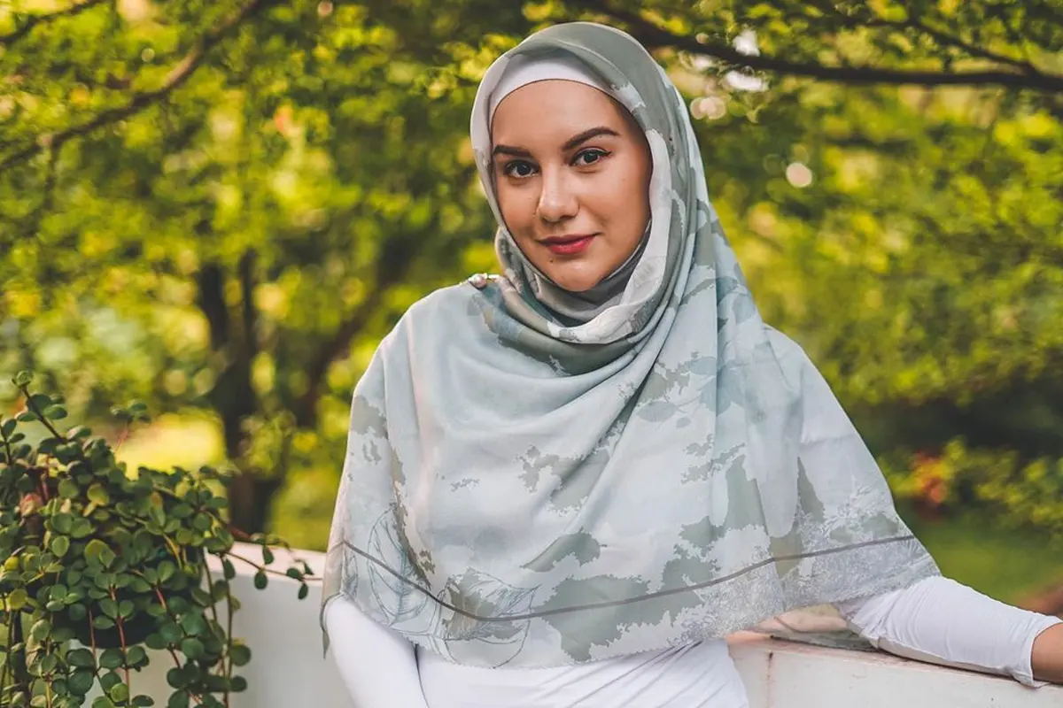 6 Potret Irish Bella dengan Berbagai Gaya Berhijab, dari Elegan Hingga Simpel