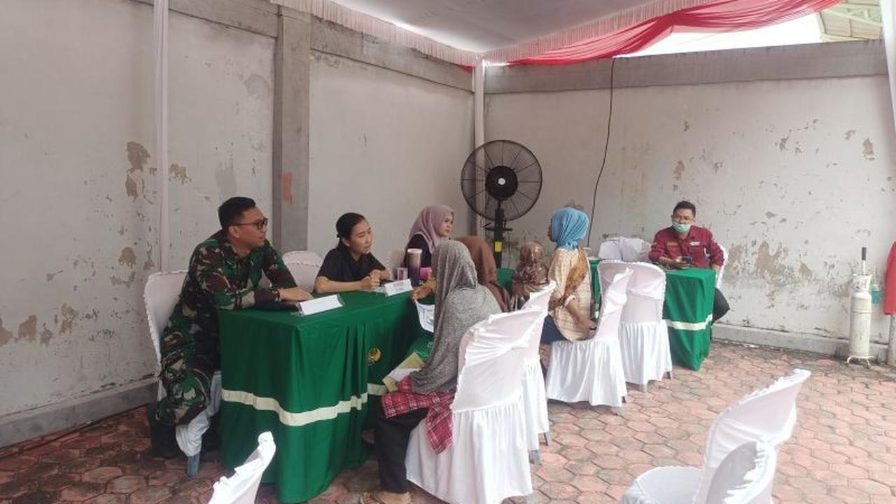 Tahukah Anda, TNI Juga Peduli Kesehatan? Ratusan Warga OKU Timur Nikmati Pengobatan Gratis TNI dan Sembako