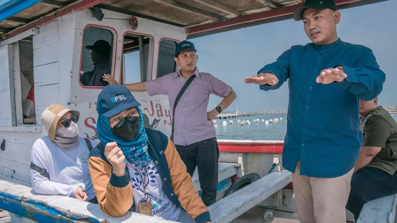 Aksi sosial dari Subholding BUMN Kepelabuhanan Pelindo, PT Pelindo Solusi Logistik (SPSL) menyasar kepada kelompok nelayan. Hal ini dilakukan sebagai bentuk program Tanggung Jawab Sosial dan Lingkungan (TJSL) (Istimewa)