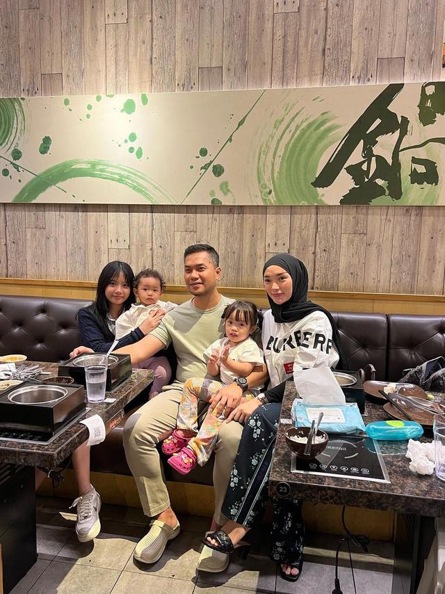 Zaskia Gotik Resmi Berhijab