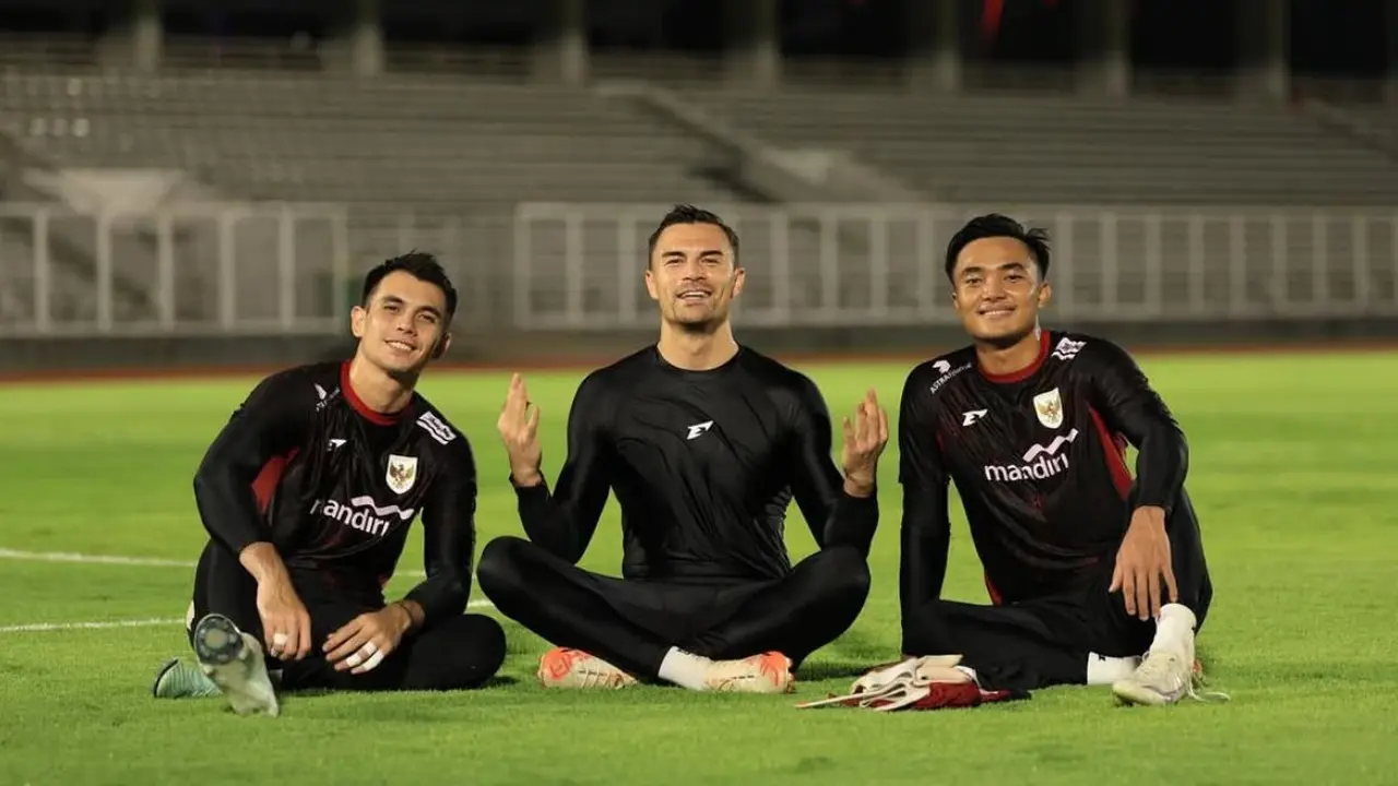 Emil Audero Pamer Potret Latihan di Jakarta Jelang Laga Timnas Indonesia Vs Bahrain. (Dok: IG @emil_audero https://www.instagram.com/p/DHiJWZWJ9WY/?utm_source=ig_web_copy_link&igsh=MzRlODBiNWFlZA==)
