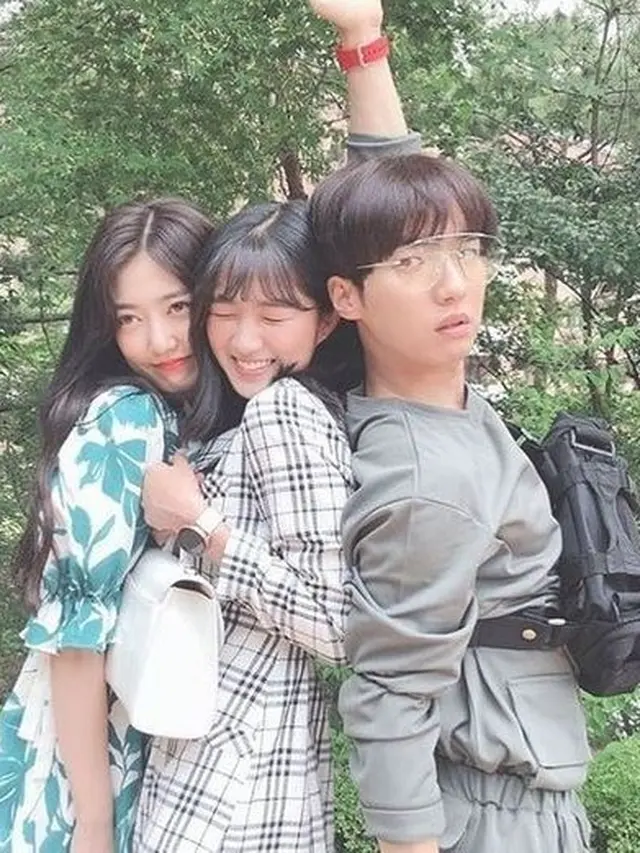 Momen Manis Pemain Extraordinary You di Luar Syuting (sumber: instagram/mbcdrama_now)